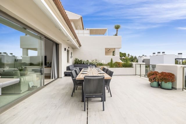 3 bedroom Penthouse for sale in Estepona with pool garage - € 750,000 (Ref: 9737179)
