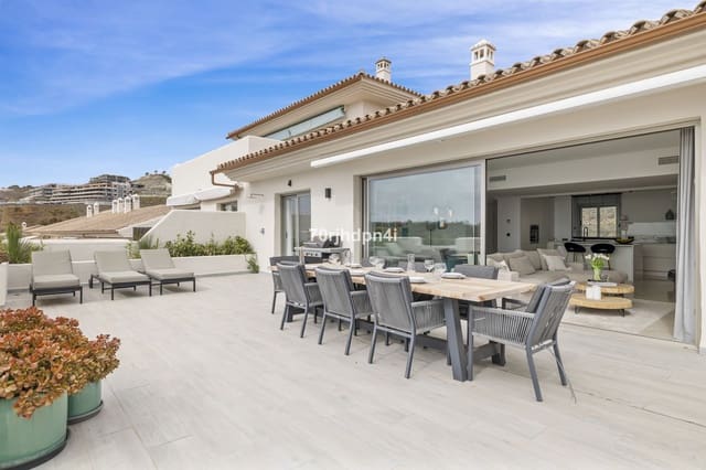 3 bedroom Penthouse for sale in Estepona with pool garage - € 750,000 (Ref: 9737179)