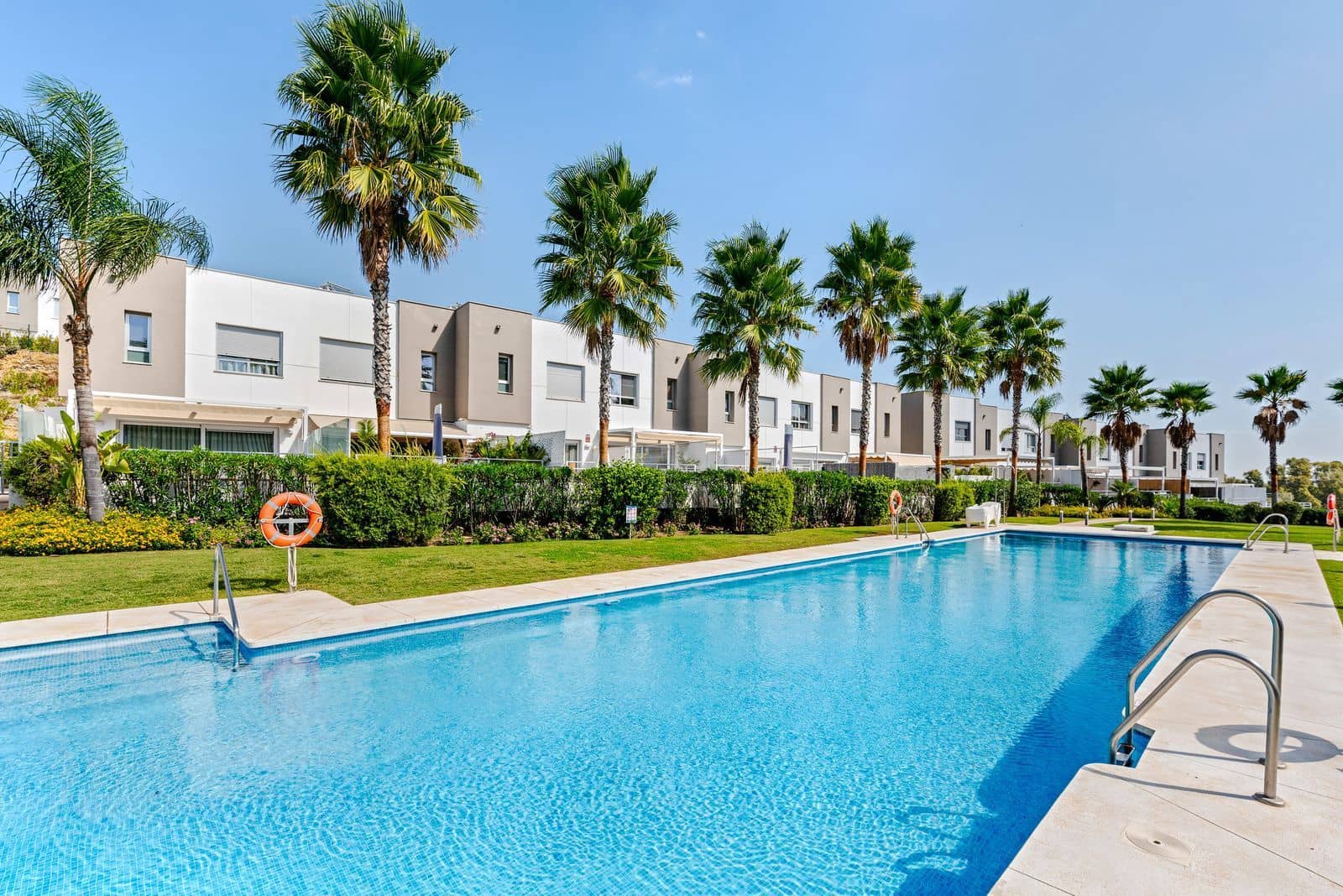 3 Zimmer Haus zu verkaufen in Estepona mit Pool Garage - 459.000 € (Ref: 9747097)