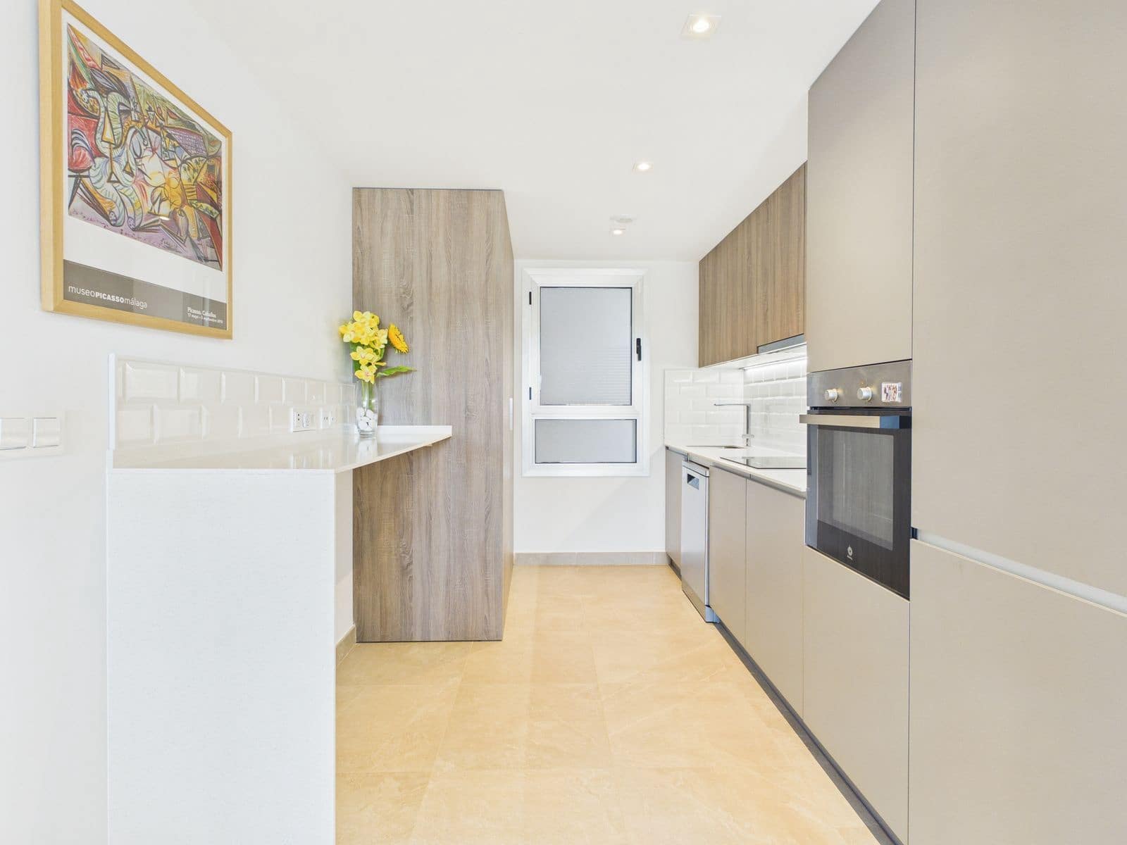 Apartamento de 2 habitaciones en Estepona en venta con piscina garaje - 365.000 € (Ref: 9747120)