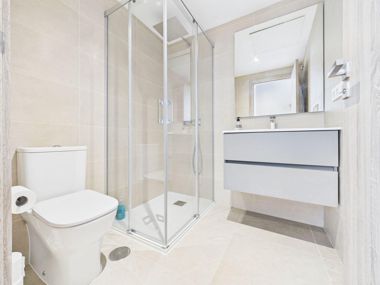 Apartamento de 2 habitaciones en Estepona en venta con piscina garaje - 365.000 € (Ref: 9747120)