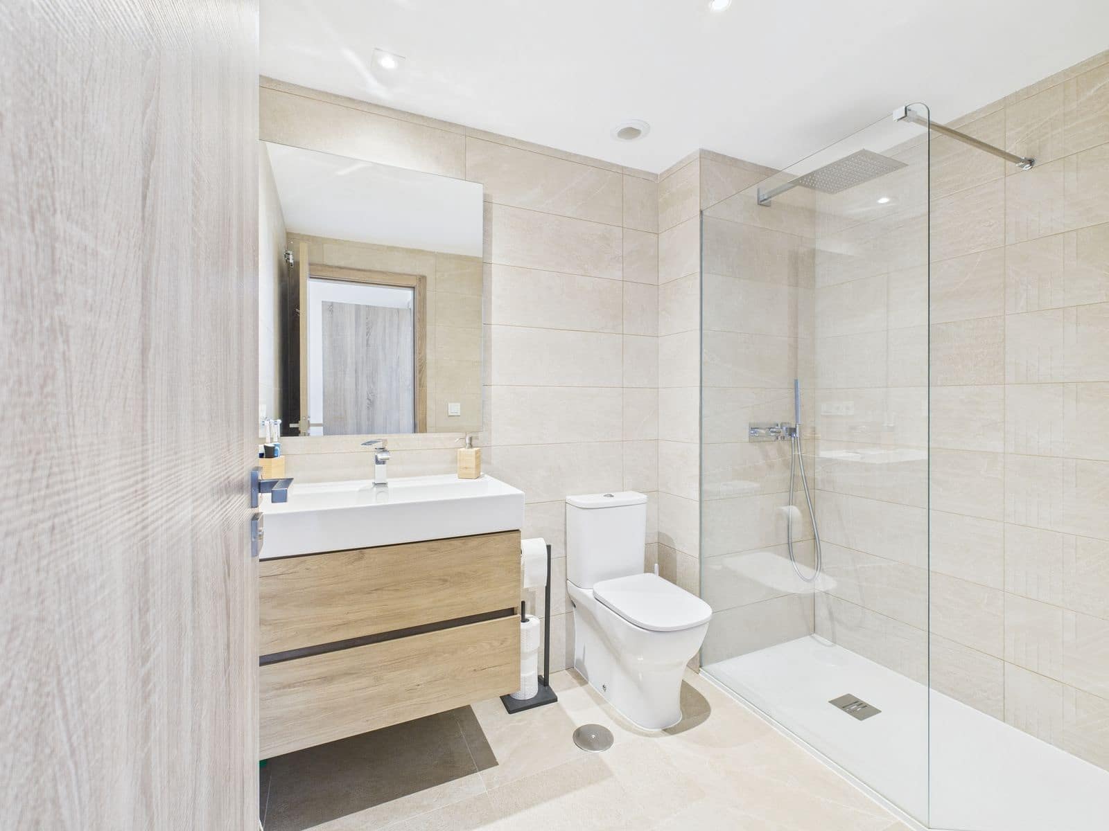 Apartamento de 2 habitaciones en Estepona en venta con piscina garaje - 365.000 € (Ref: 9747120)