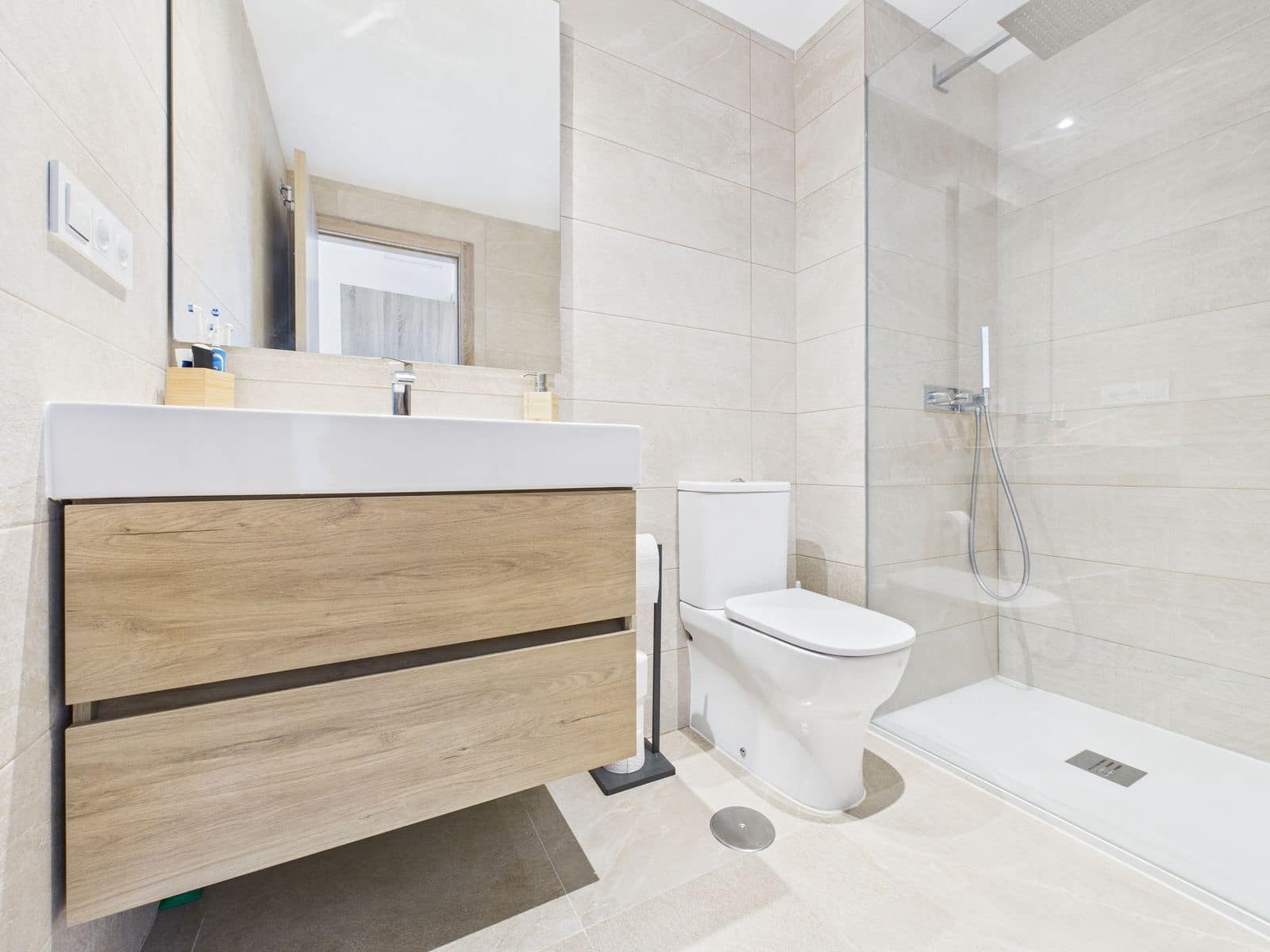 Apartamento de 2 habitaciones en Estepona en venta con piscina garaje - 365.000 € (Ref: 9747120)