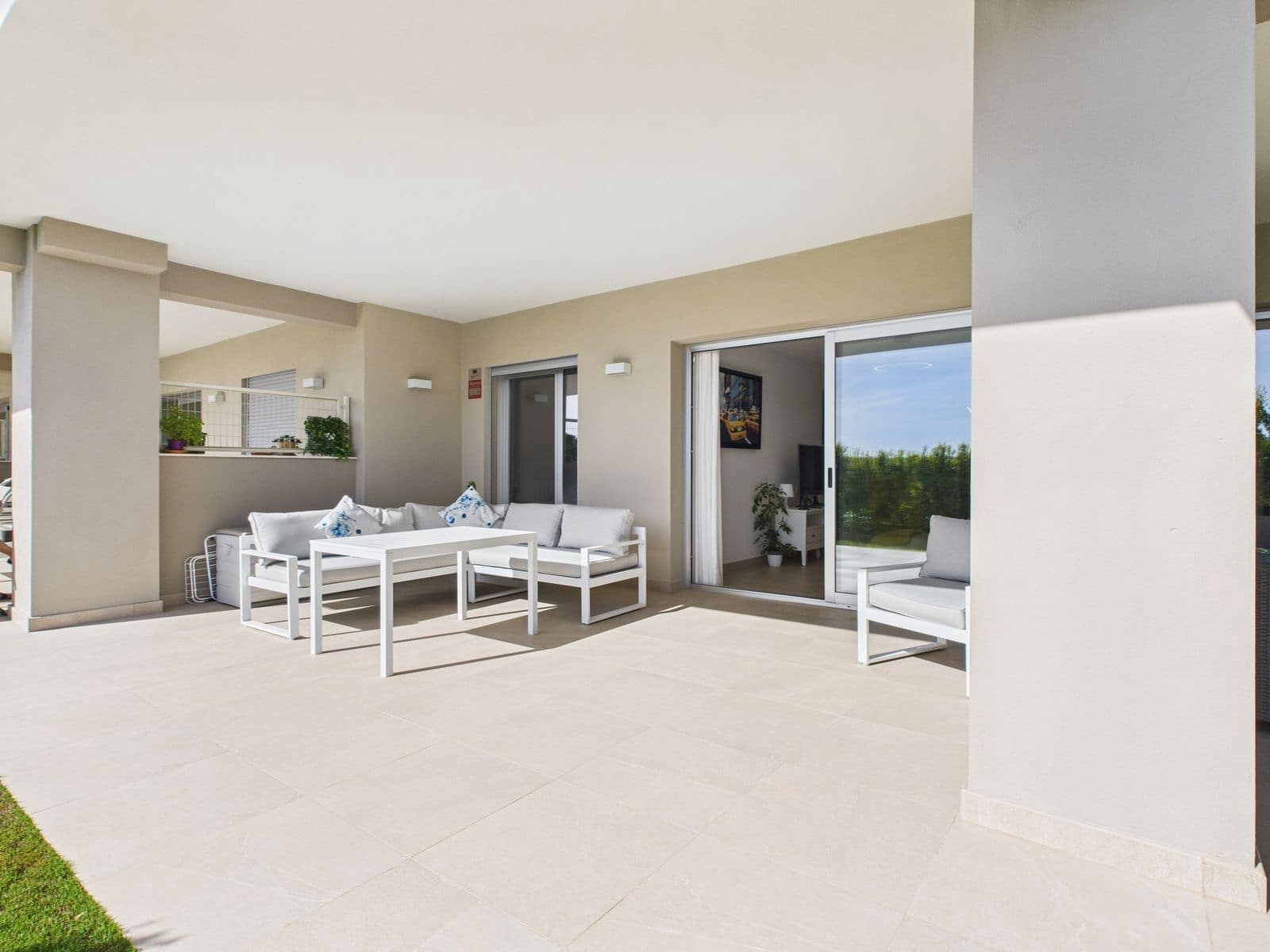 Apartamento de 2 habitaciones en Estepona en venta con piscina garaje - 365.000 € (Ref: 9747120)