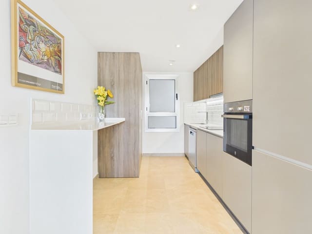 2 chambre Appartement à vendre à Estepona avec piscine garage - 365 000 € (Ref: 9747120)