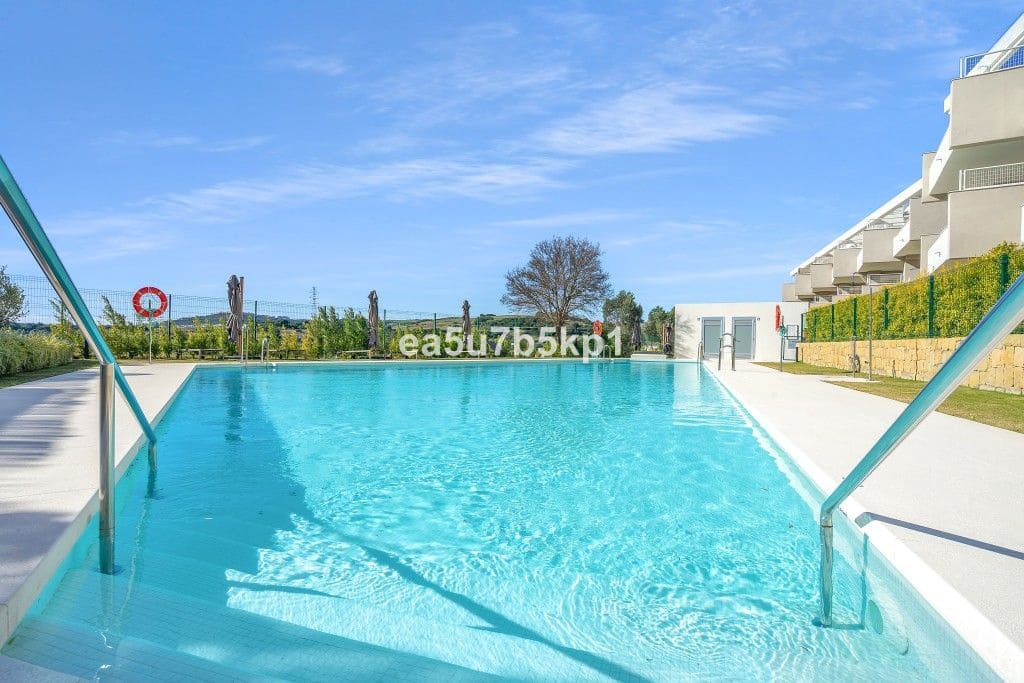 2 makuuhuone Kattohuoneisto myytävänä paikassa Estepona mukana uima-altaan 
autotalli - 450 000 € (Ref: 9750840)