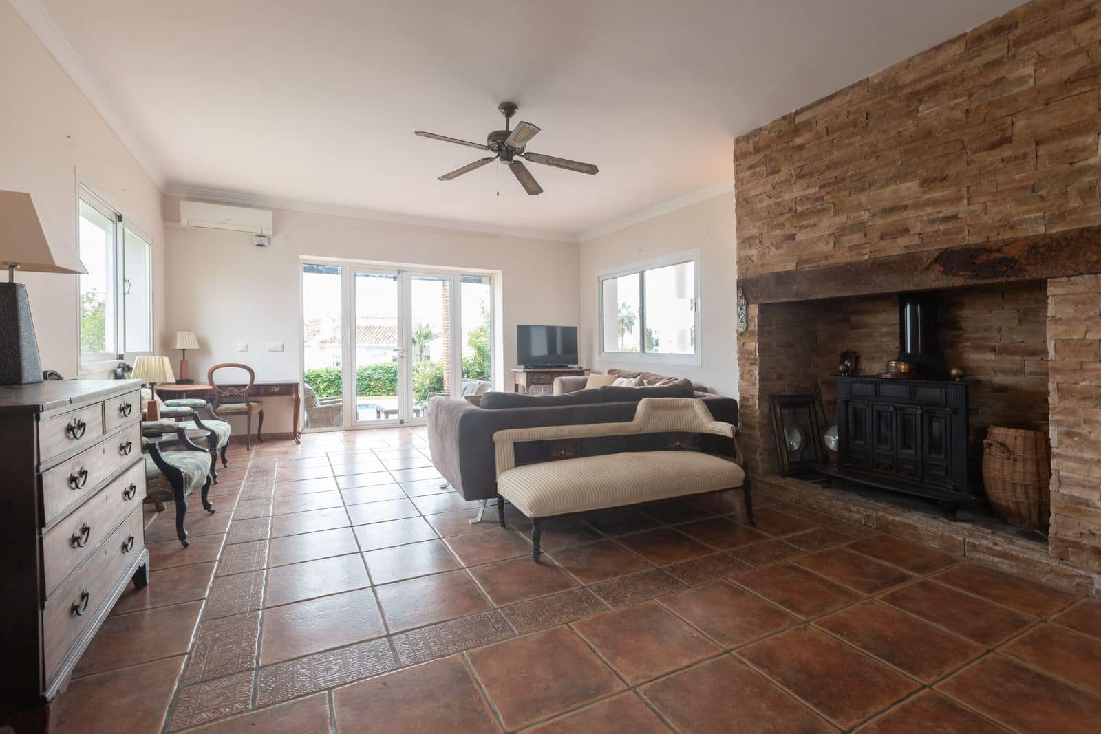 3 sypialnia Willa na sprzedaż w Riviera del Sol z basenem garażem - 900 000 € (Ref: 9753547)