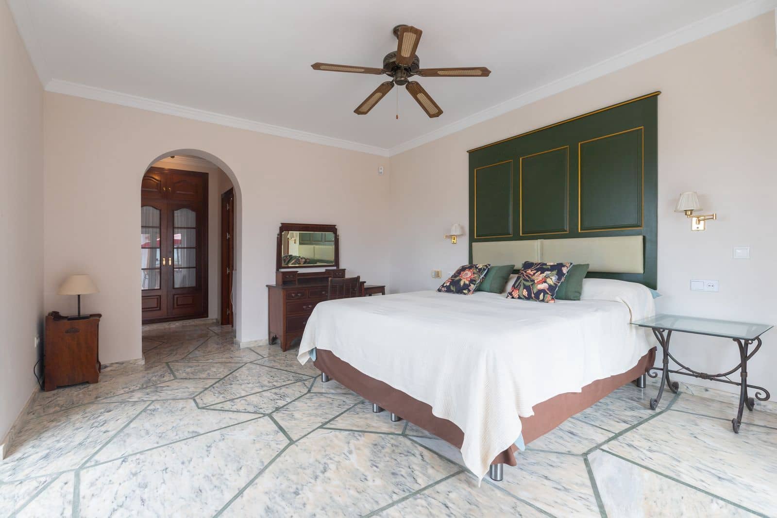 3 sypialnia Willa na sprzedaż w Riviera del Sol z basenem garażem - 900 000 € (Ref: 9753547)