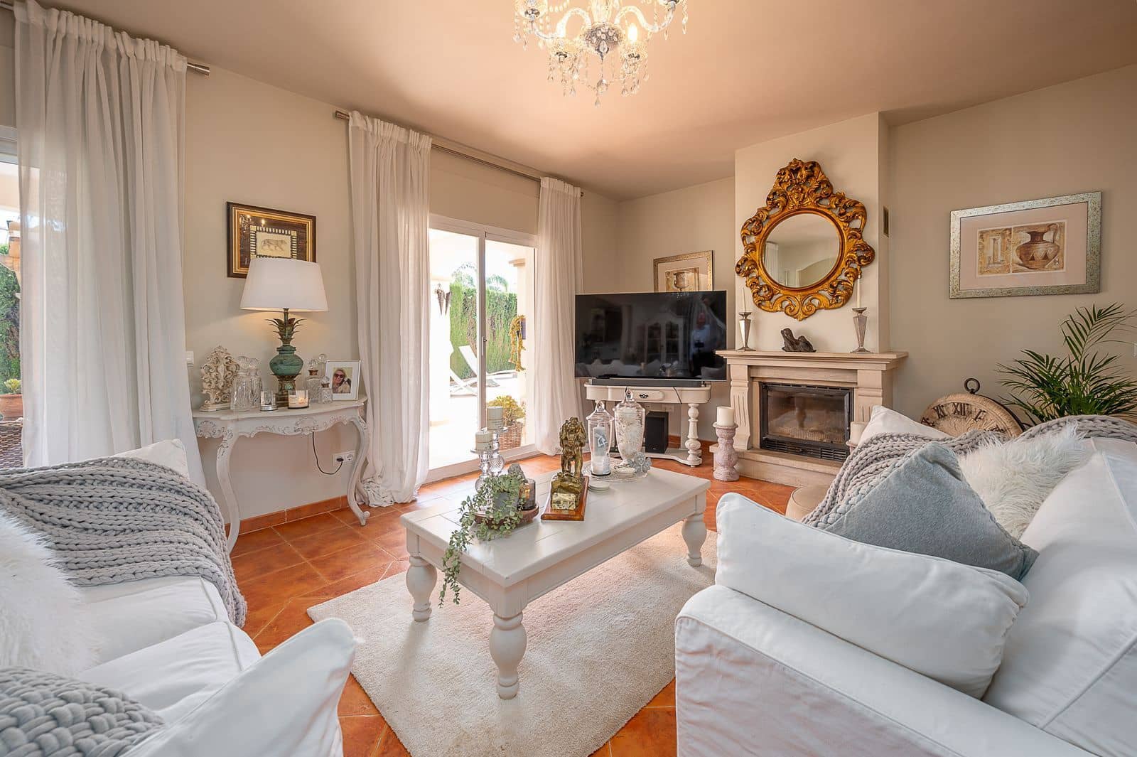 3 sypialnia Willa na sprzedaż w Coin z basenem garażem - 585 000 € (Ref: 9757927)