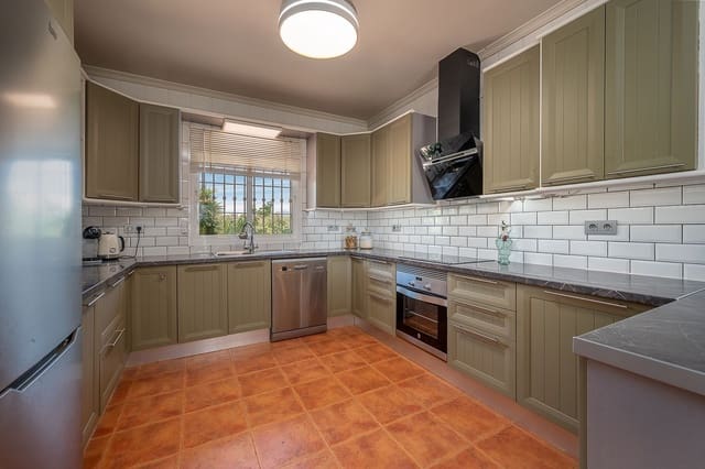 3 sypialnia Willa na sprzedaż w Coín z basenem garażem - 585 000 € (Ref: 9757927)