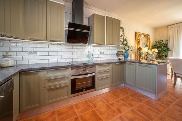 3 sypialnia Willa na sprzedaż w Coín z basenem garażem - 585 000 € (Ref: 9757927)