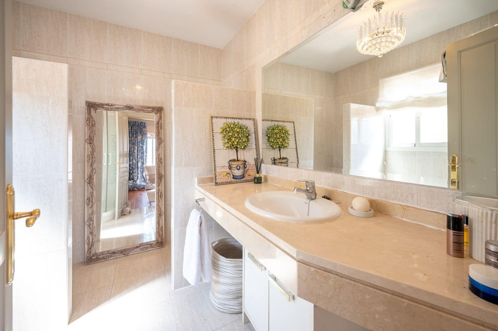 3 sypialnia Willa na sprzedaż w Coin z basenem garażem - 585 000 € (Ref: 9757927)