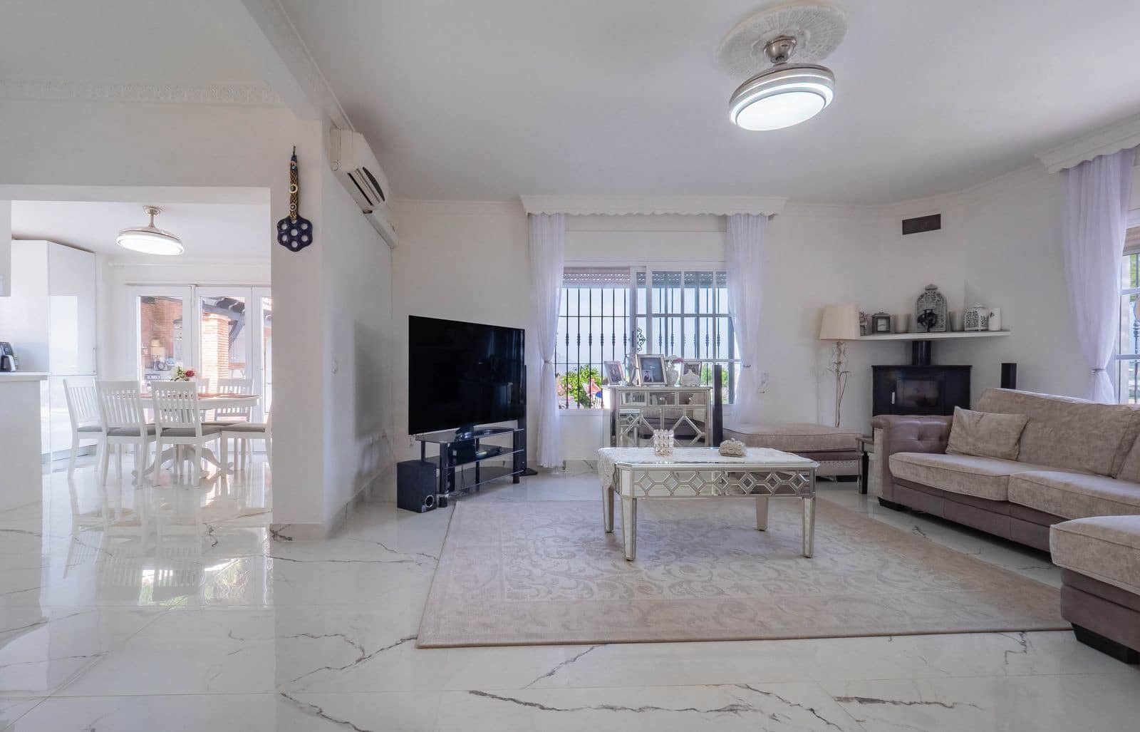 3 sypialnia Willa na sprzedaż w Coin z basenem garażem - 599 000 € (Ref: 9758098)