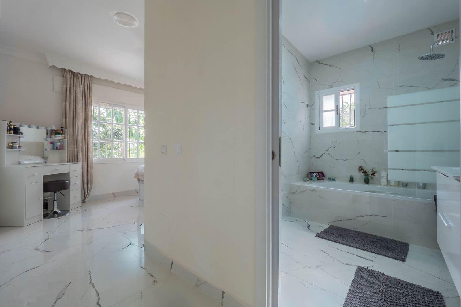 3 sypialnia Willa na sprzedaż w Coin z basenem garażem - 599 000 € (Ref: 9758098)