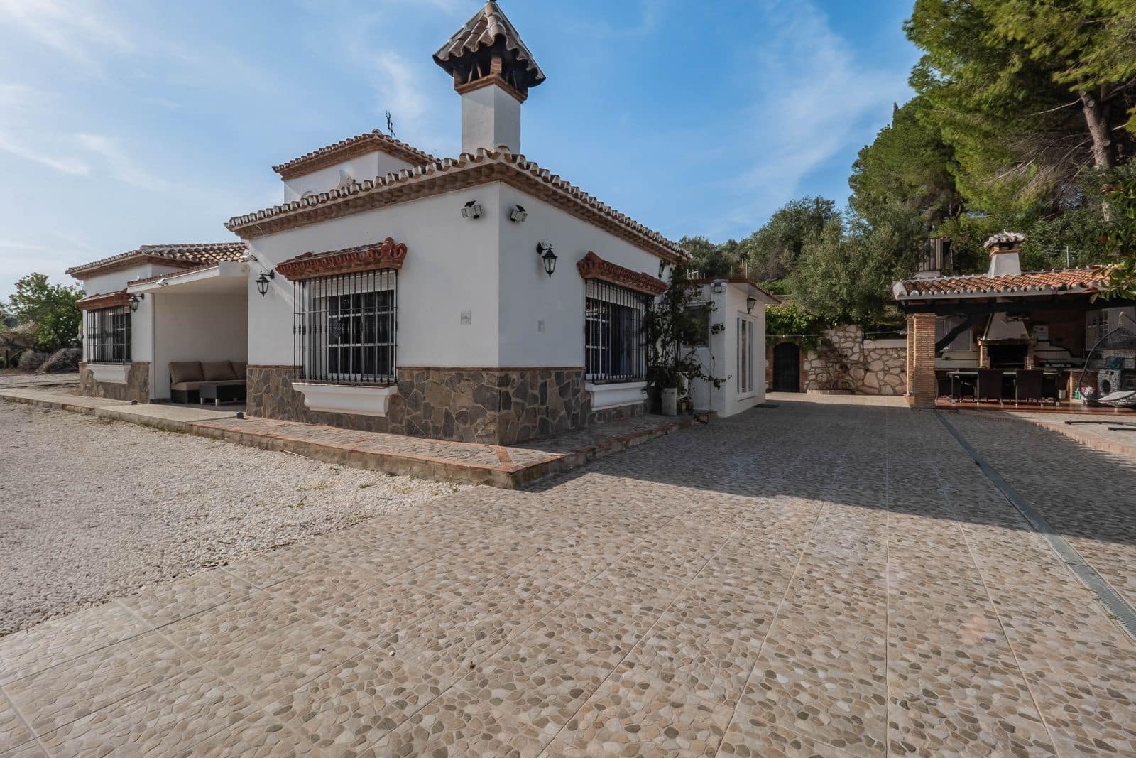 3 sypialnia Willa na sprzedaż w Coin z basenem garażem - 599 000 € (Ref: 9758098)