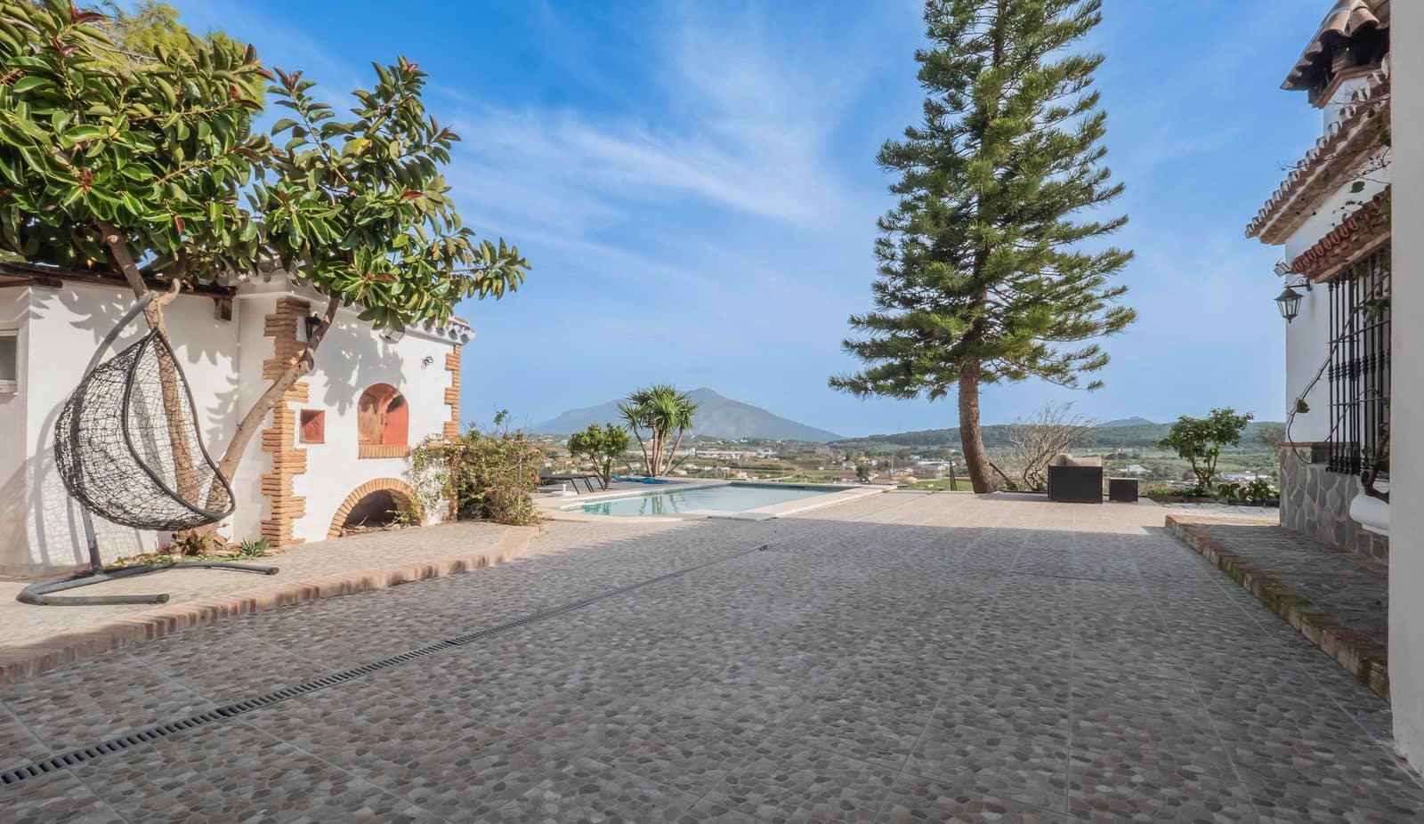 3 sypialnia Willa na sprzedaż w Coin z basenem garażem - 599 000 € (Ref: 9758098)