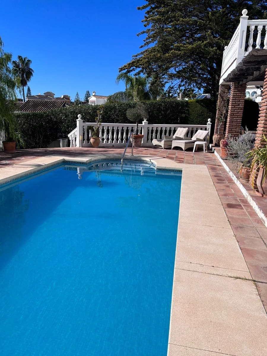 4 soveværelse Villa til salg i Riviera del Sol med swimmingpool garage - € 795.000 (Ref: 9761345)