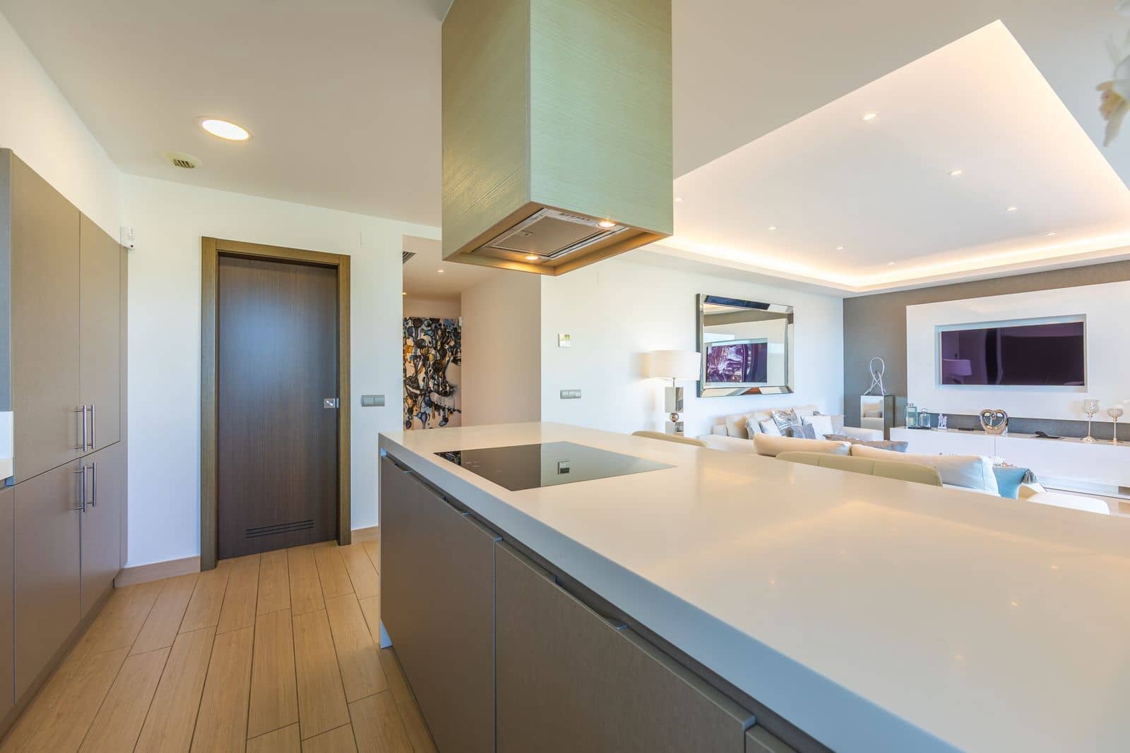 3 slaapkamer Strandappartement te koop in Estepona met zwembad garage - € 950.000 (Ref: 9777209)