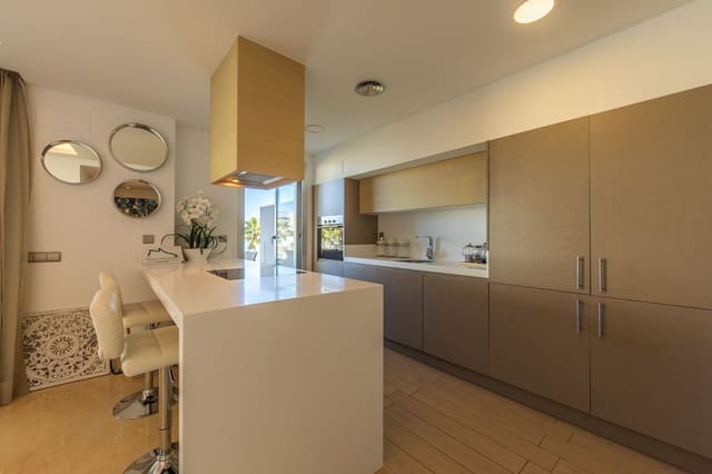 3 chambre Appartement de Plage à vendre à Estepona avec piscine garage - 950 000 € (Ref: 9777209)