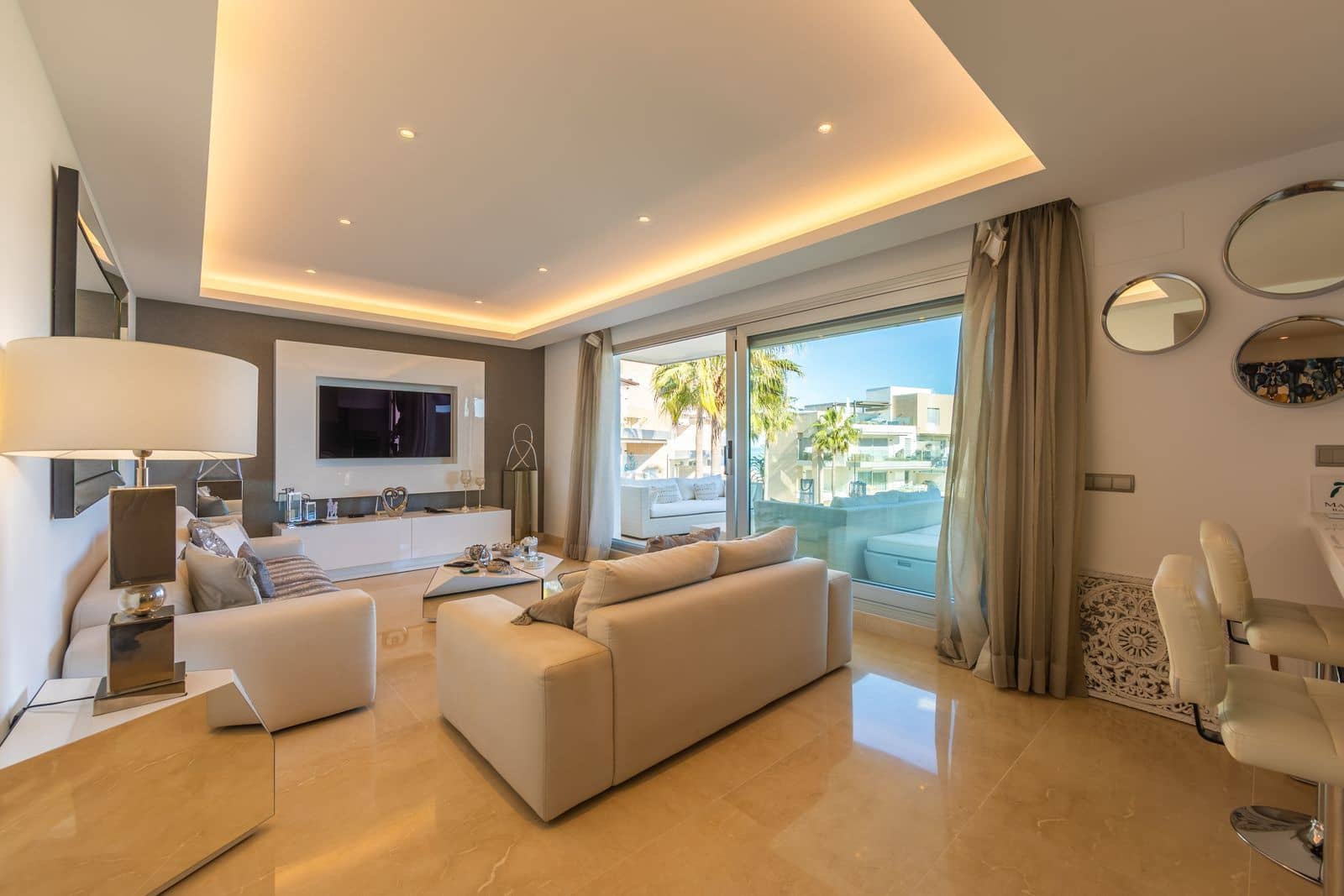 3 slaapkamer Strandappartement te koop in Estepona met zwembad garage - € 950.000 (Ref: 9777209)