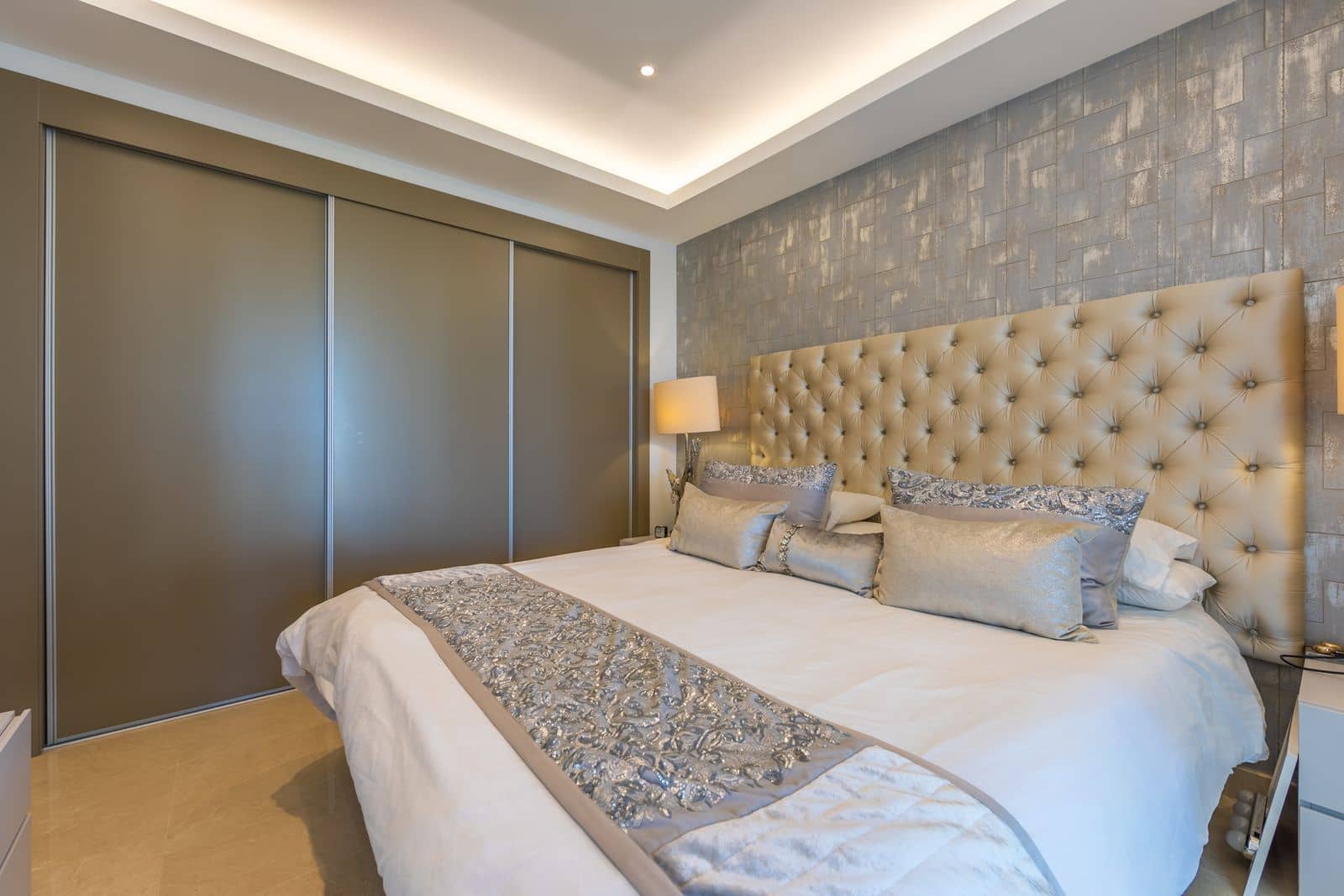 3 slaapkamer Strandappartement te koop in Estepona met zwembad garage - € 950.000 (Ref: 9777209)