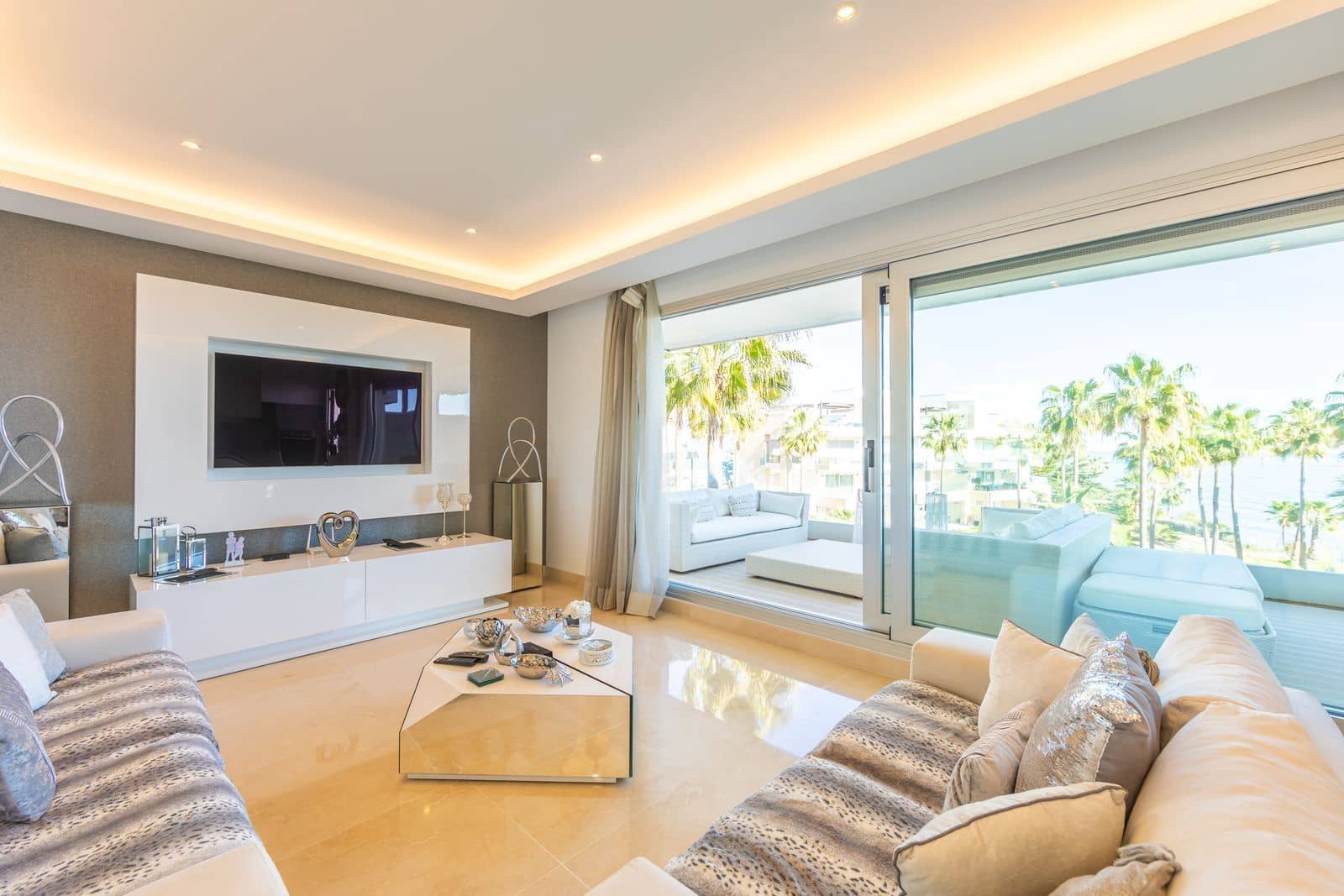 3 slaapkamer Strandappartement te koop in Estepona met zwembad garage - € 950.000 (Ref: 9777209)