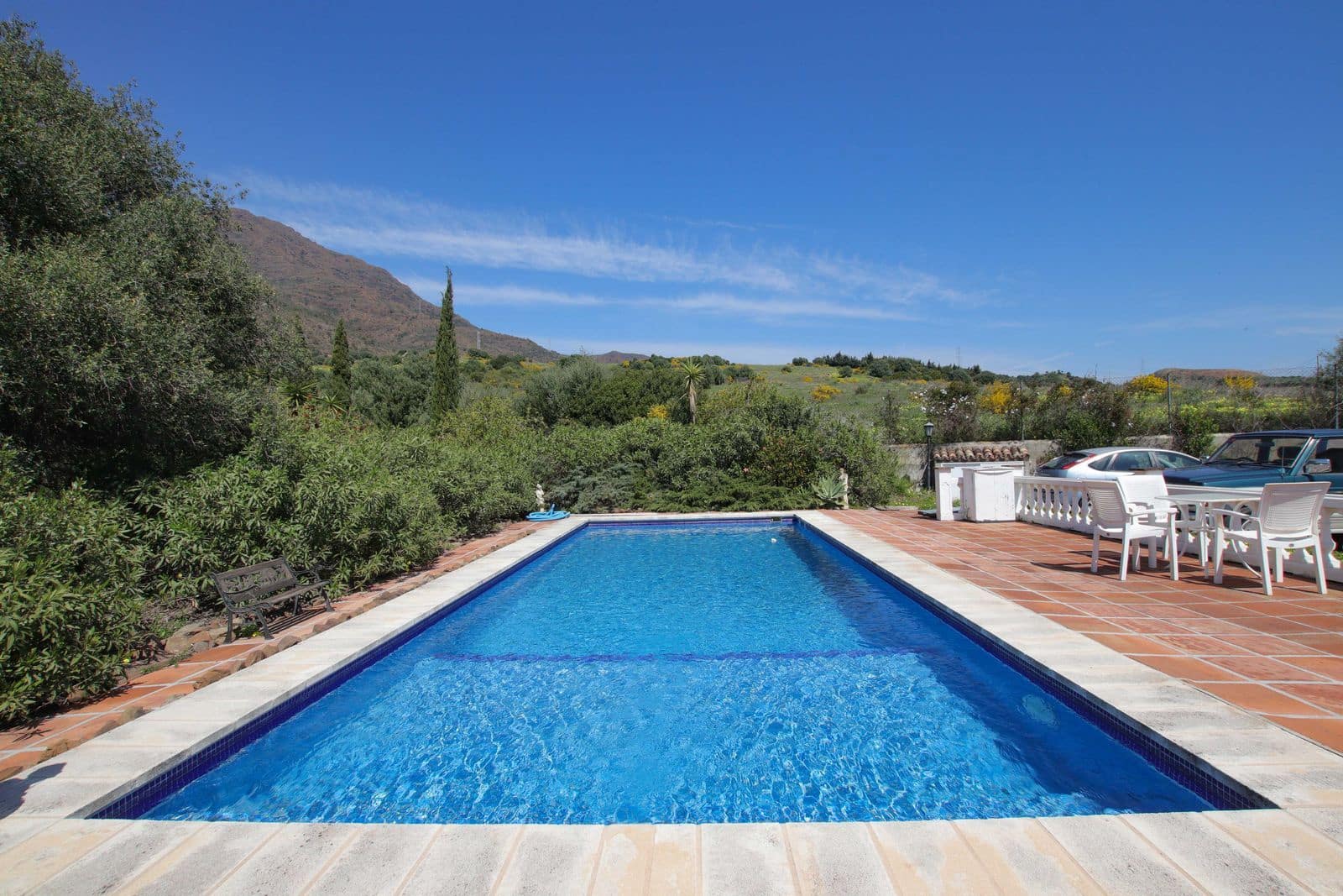 4 sypialnia Willa na sprzedaż w Estepona z basenem garażem - 765 000 € (Ref: 9787816)