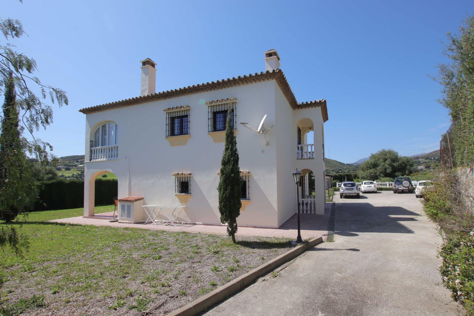 4 sypialnia Willa na sprzedaż w Estepona z basenem garażem - 765 000 € (Ref: 9787816)