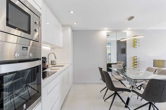 Ático de 3 habitaciones en Nueva Andalucia, Marbella en venta con piscina garaje - 730.000 € (Ref: 9789727)