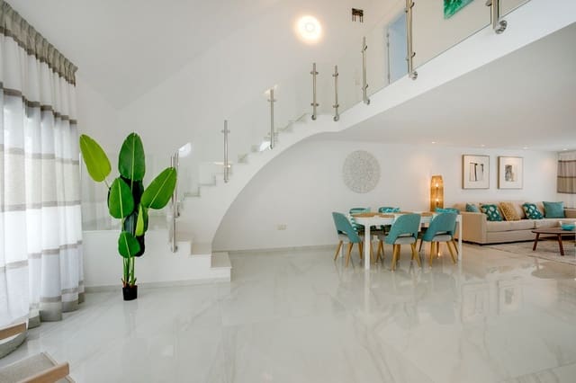 3 sypialnia Willa na sprzedaż w Estepona z basenem garażem - 1 100 000 € (Ref: 9789728)