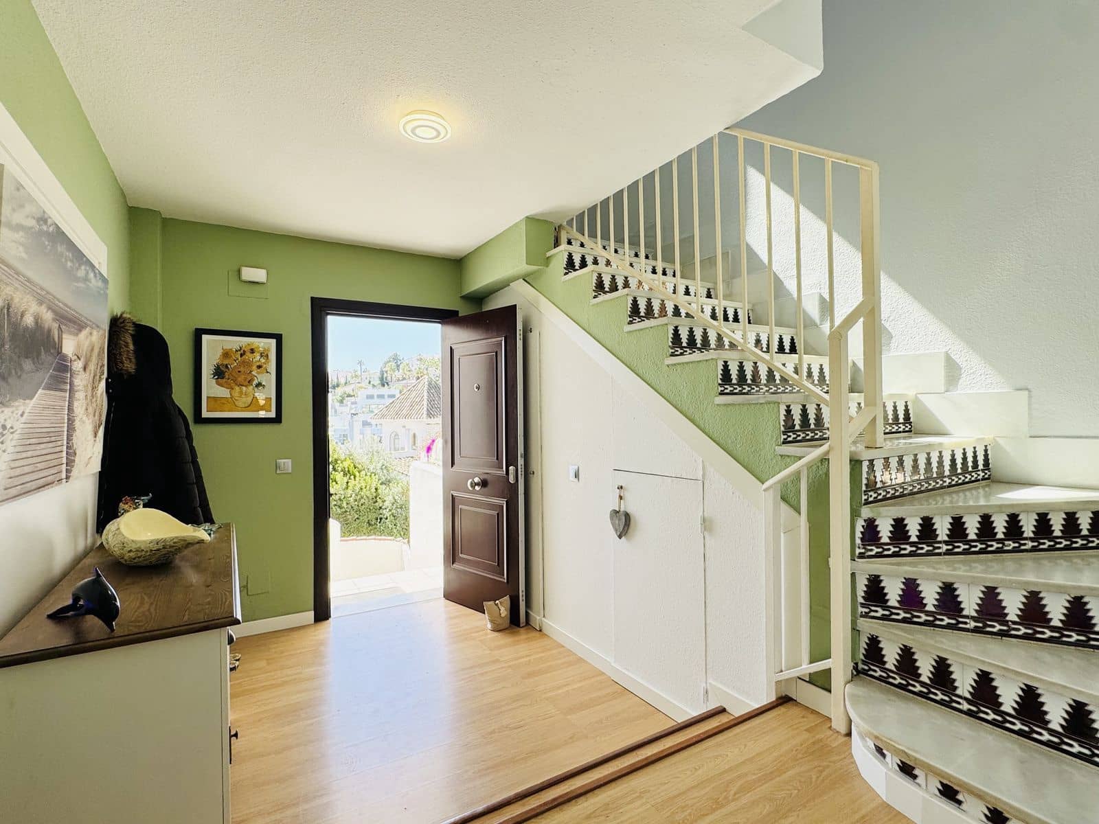 4 sypialnia Dom na sprzedaż w La Duquesa / Puerto de la Duquesa z basenem garażem - 475 000 € (Ref: 9795590)