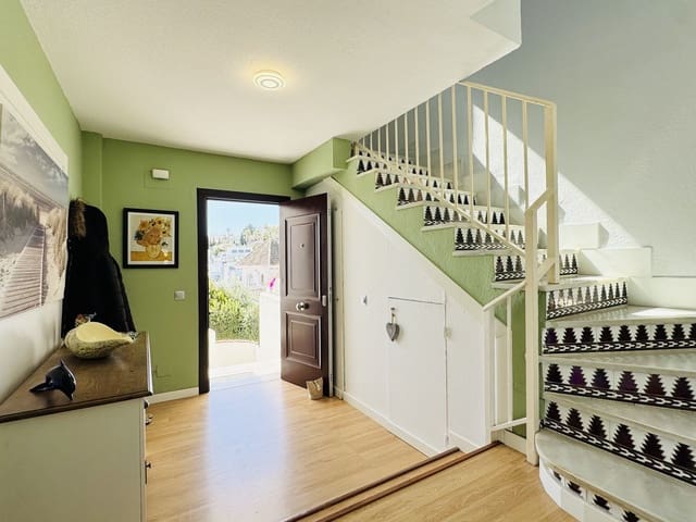 4 sypialnia Dom na sprzedaż w La Duquesa / Puerto de la Duquesa, Manilva z basenem garażem - 475 000 € (Ref: 9795590)