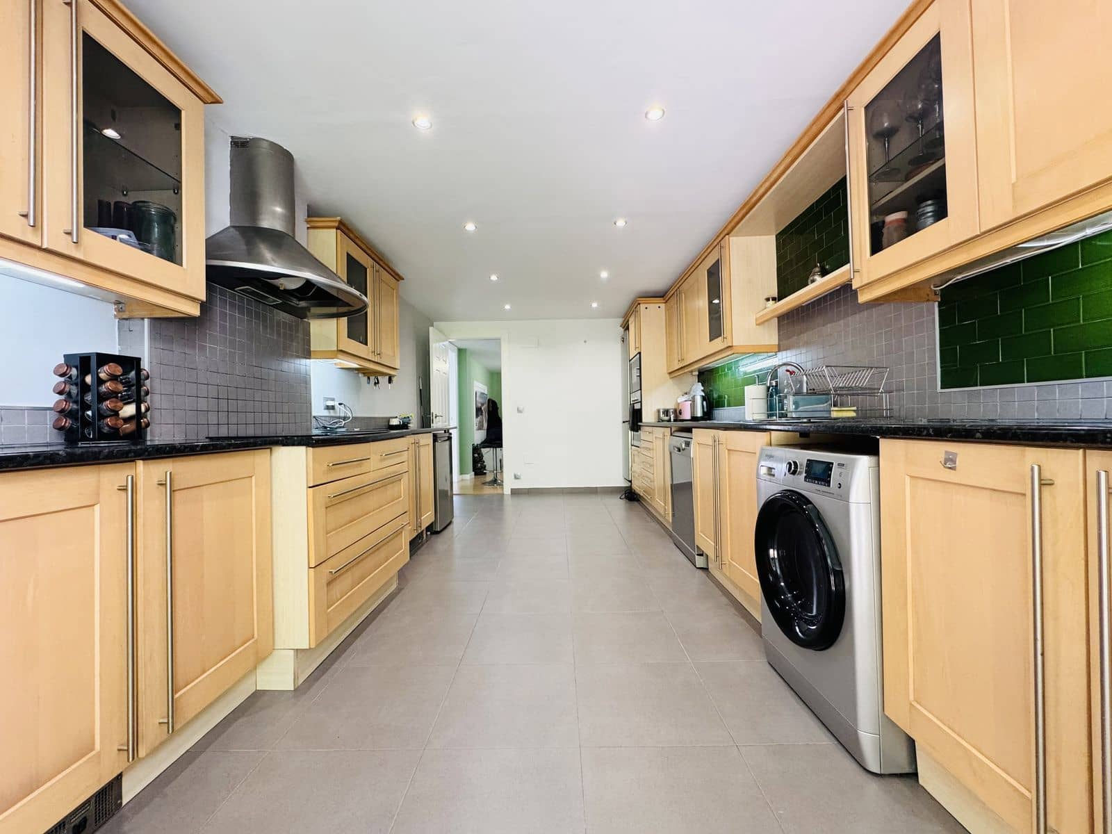 4 sypialnia Dom na sprzedaż w La Duquesa / Puerto de la Duquesa z basenem garażem - 475 000 € (Ref: 9795590)