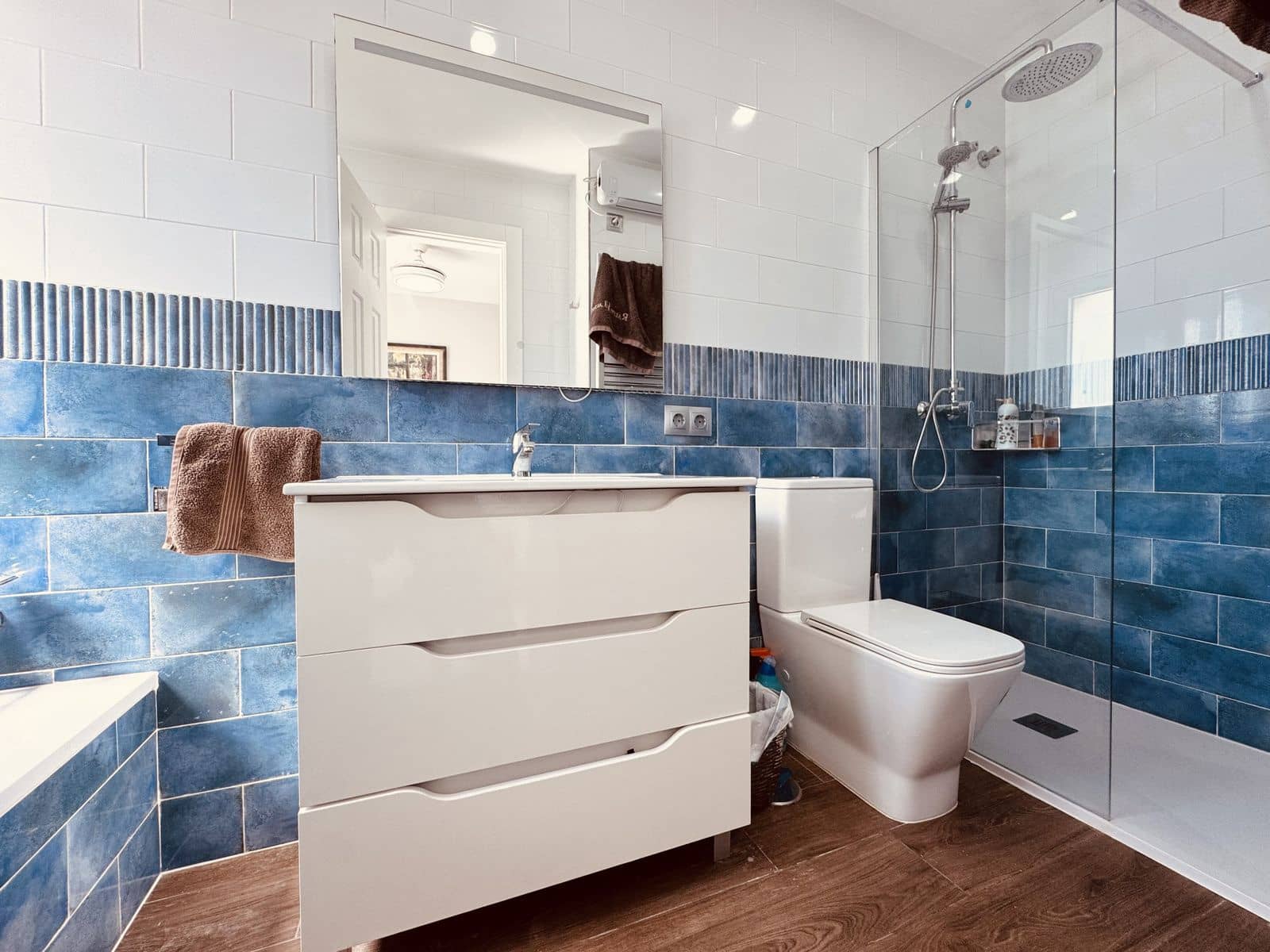 4 sypialnia Dom na sprzedaż w La Duquesa / Puerto de la Duquesa z basenem garażem - 475 000 € (Ref: 9795590)