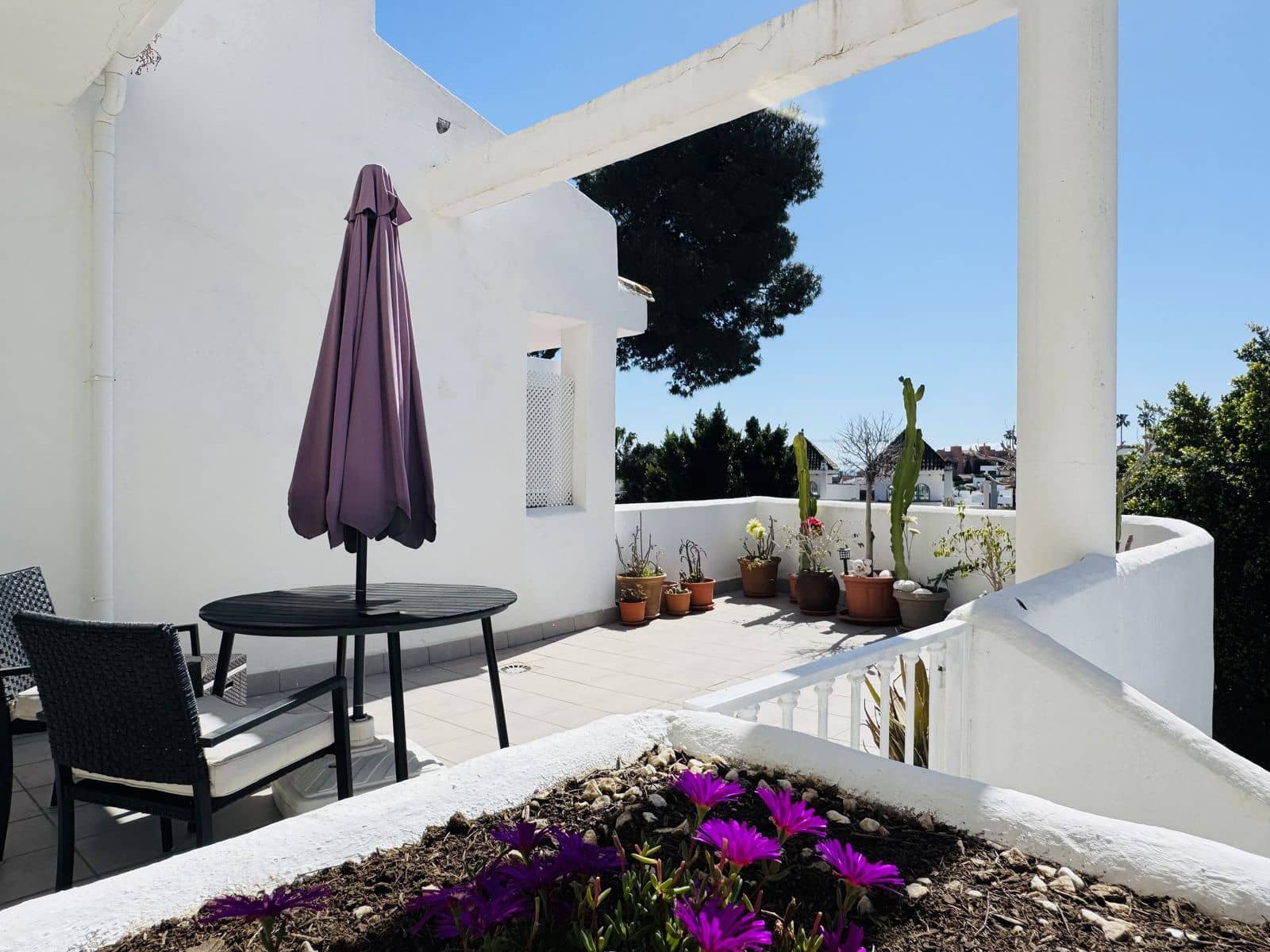 4 sypialnia Dom na sprzedaż w La Duquesa / Puerto de la Duquesa z basenem garażem - 475 000 € (Ref: 9795590)