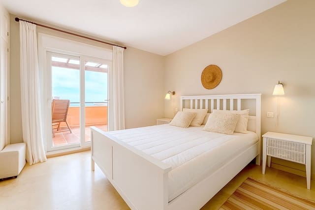 3 soveværelse Byhus til salg i Estepona med swimmingpool garage - € 749.000 (Ref: 9795592)