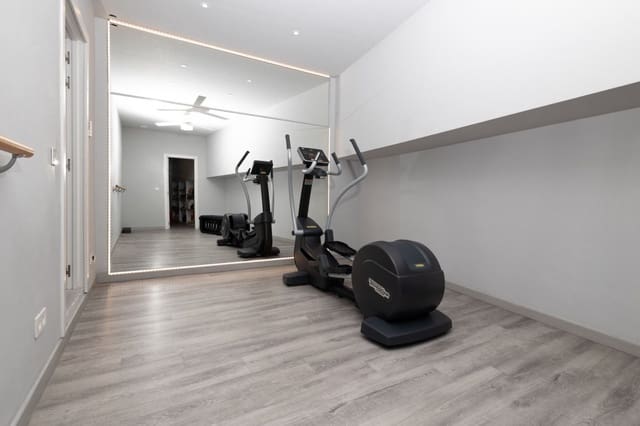 4 quarto Moradia Geminada para venda em Sitio de Calahonda, Mijas com piscina garagem - 775 000 € (Ref: 9798221)