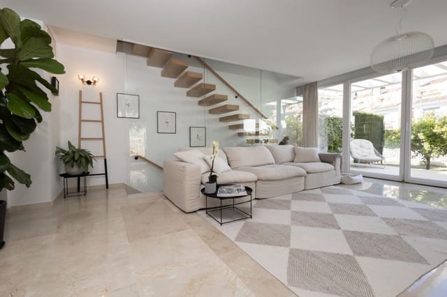 4 quarto Moradia Geminada para venda em Sitio de Calahonda, Mijas com piscina garagem - 775 000 € (Ref: 9798221)