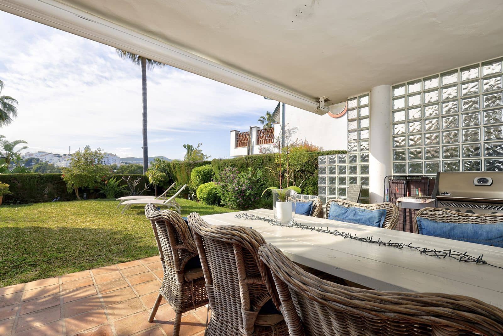 3 chambre Villa/Maison Semi-Mitoyenne à vendre à Miraflores avec piscine garage - 760 000 € (Ref: 9798287)