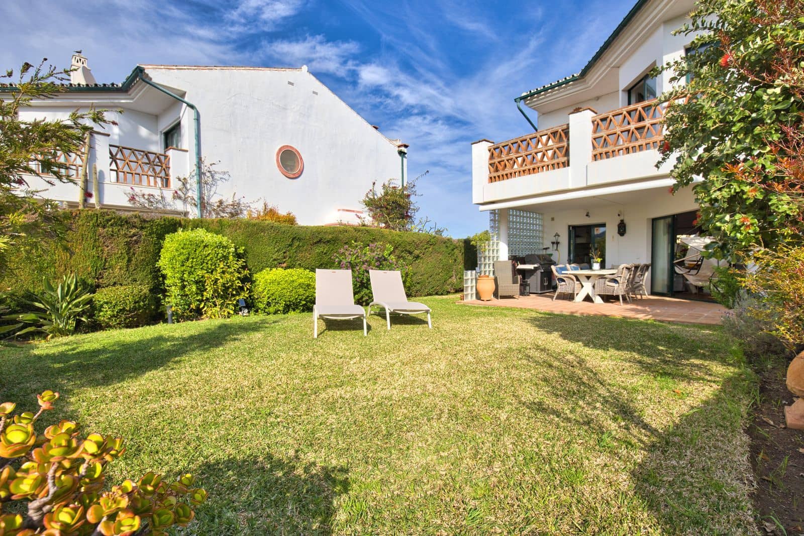 3 chambre Villa/Maison Semi-Mitoyenne à vendre à Miraflores avec piscine garage - 760 000 € (Ref: 9798287)