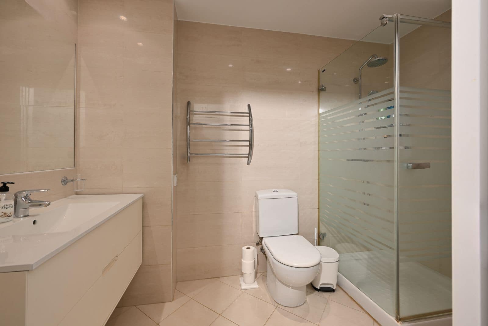 2 bedroom Beach Apartment for sale in Calahonda with pool garage - € 685,000 (Ref: 9802964)