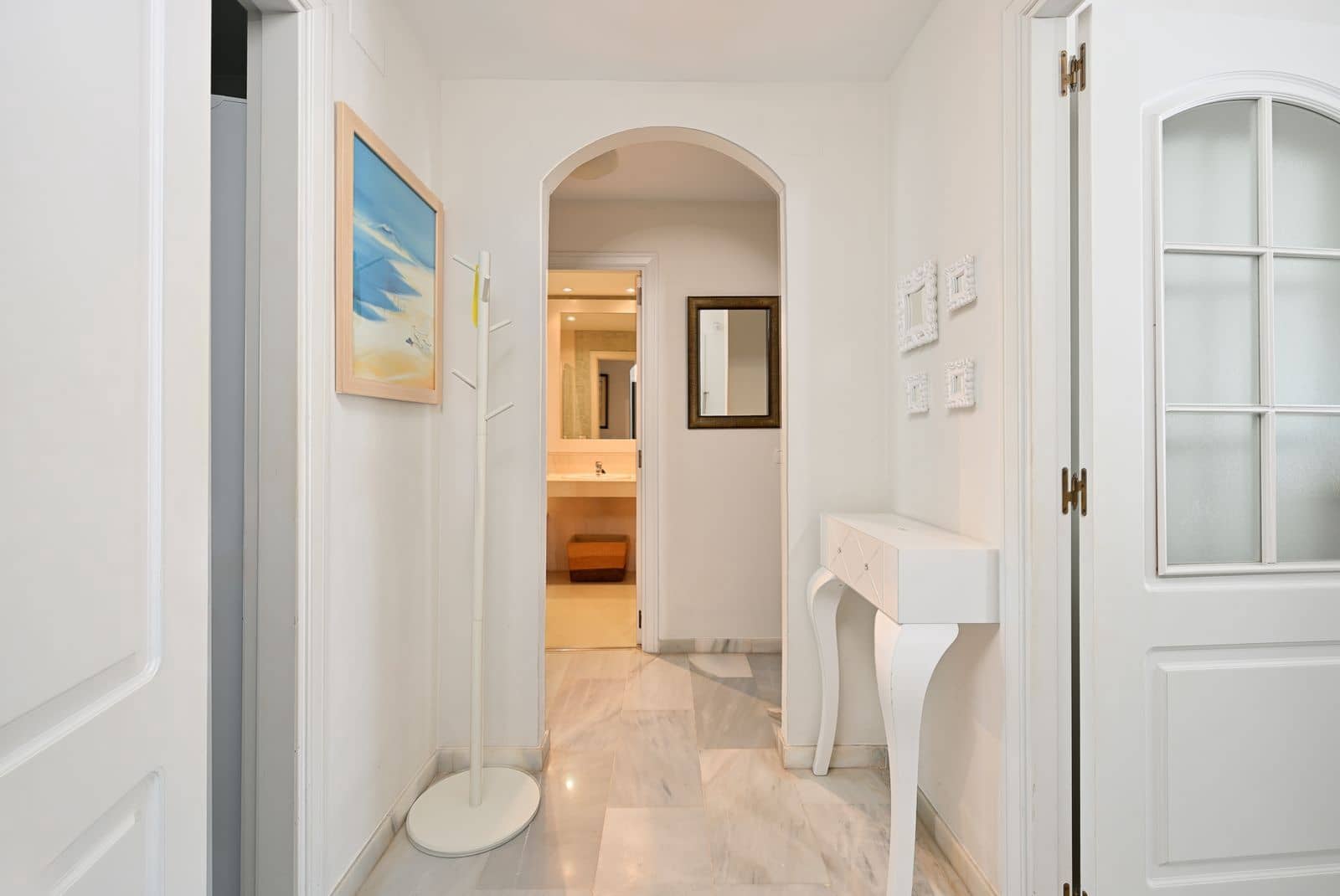 2 bedroom Beach Apartment for sale in Calahonda with pool garage - € 685,000 (Ref: 9802964)