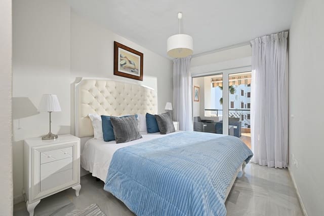 2 bedroom Beach Apartment for sale in Calahonda, Mijas with pool garage - € 685,000 (Ref: 9802964)