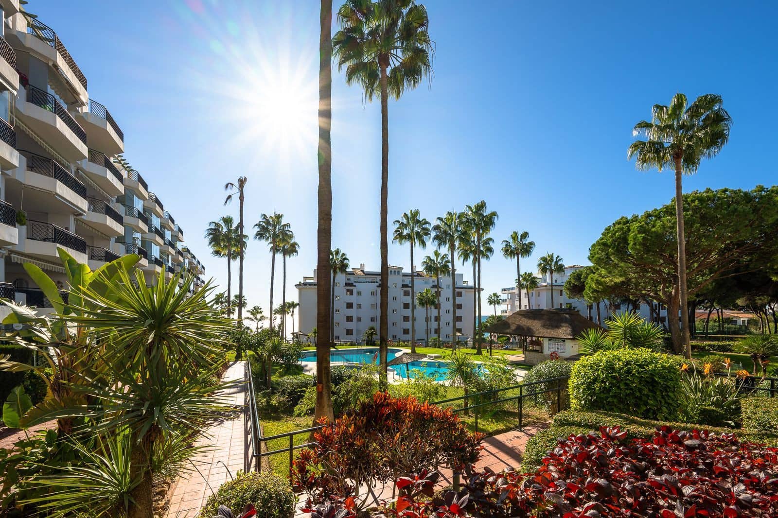 2 bedroom Beach Apartment for sale in Calahonda with pool garage - € 685,000 (Ref: 9802964)