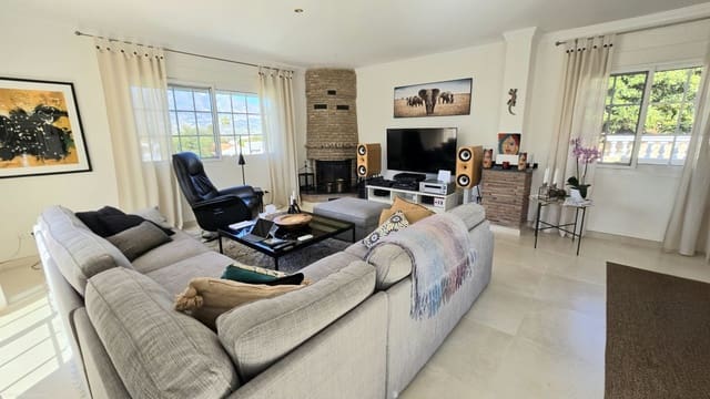 4 bedroom Villa for sale in Cerro del Aguila, Mijas with pool garage - € 995,000 (Ref: 9823994)