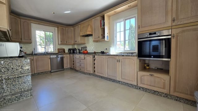 4 bedroom Villa for sale in Cerro del Aguila, Mijas with pool garage - € 995,000 (Ref: 9823994)