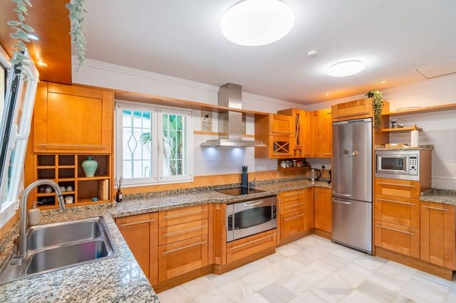 3 sypialnia Willa na sprzedaż w Mijas Golf, Mijas z basenem garażem - 990 000 € (Ref: 9830244)