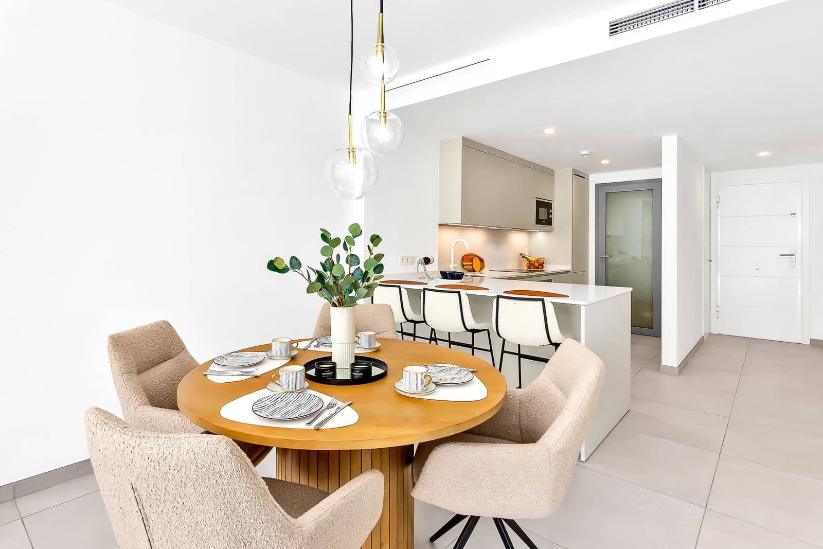 2 soveværelse Strandlejlighed til salg i Elviria med swimmingpool garage - € 634.900 (Ref: 9830246)