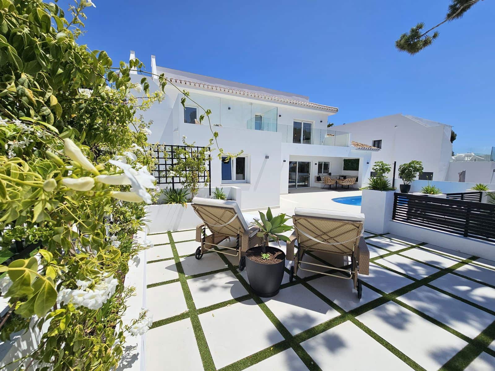 4 sypialnia Willa na sprzedaż w La Cala de Mijas z basenem garażem - 1 895 000 € (Ref: 9832839)