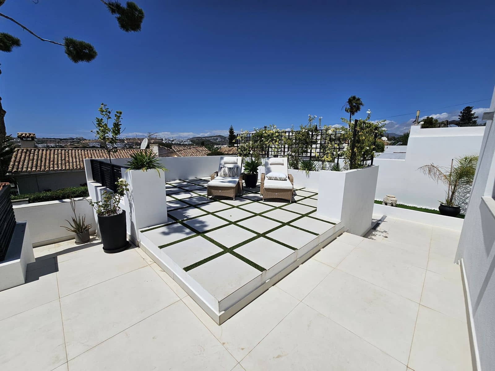 4 sypialnia Willa na sprzedaż w La Cala de Mijas z basenem garażem - 1 895 000 € (Ref: 9832839)